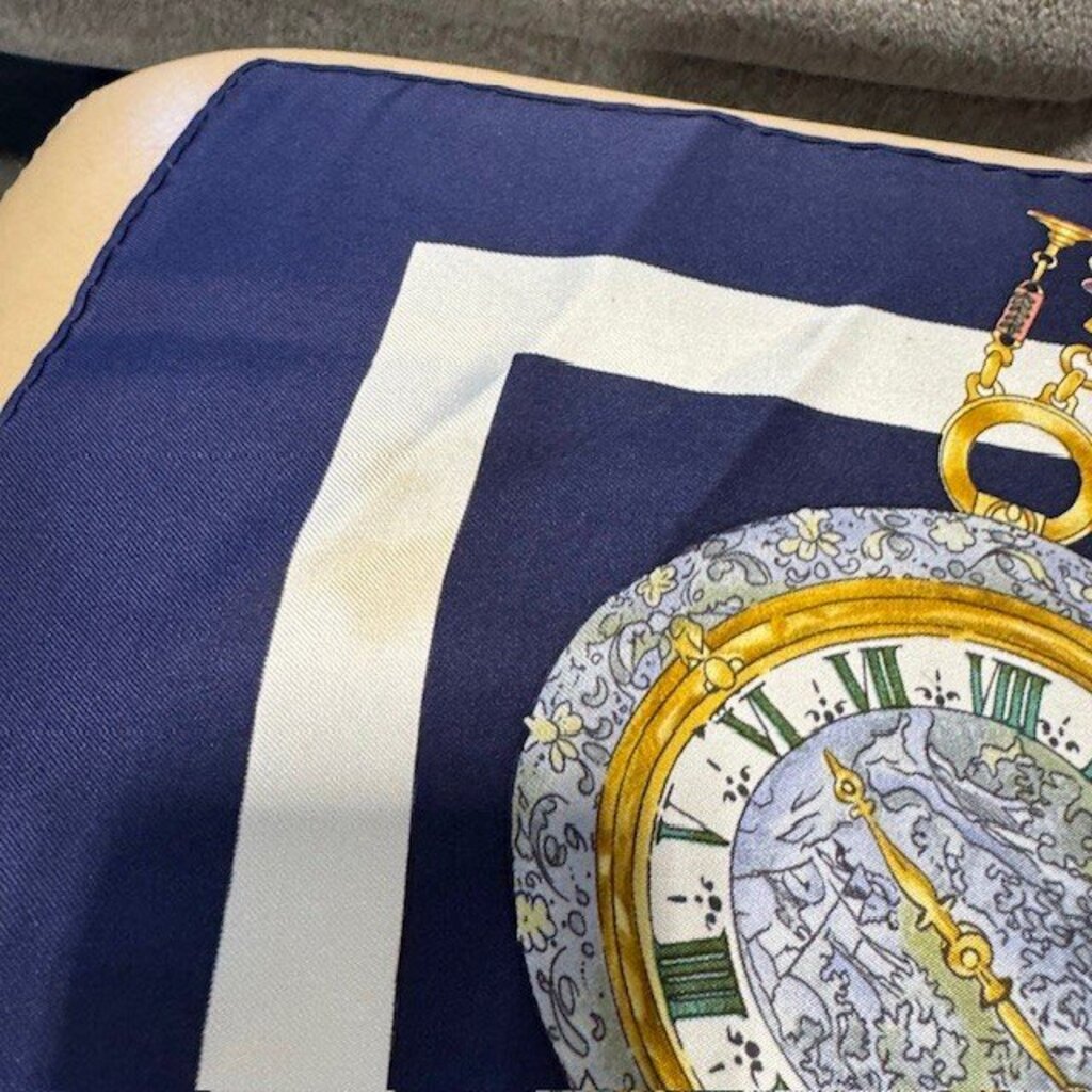 Hermes Parmi Les Fleurs Je Compte Les Heures Silk Scarf 90cm- AS IS