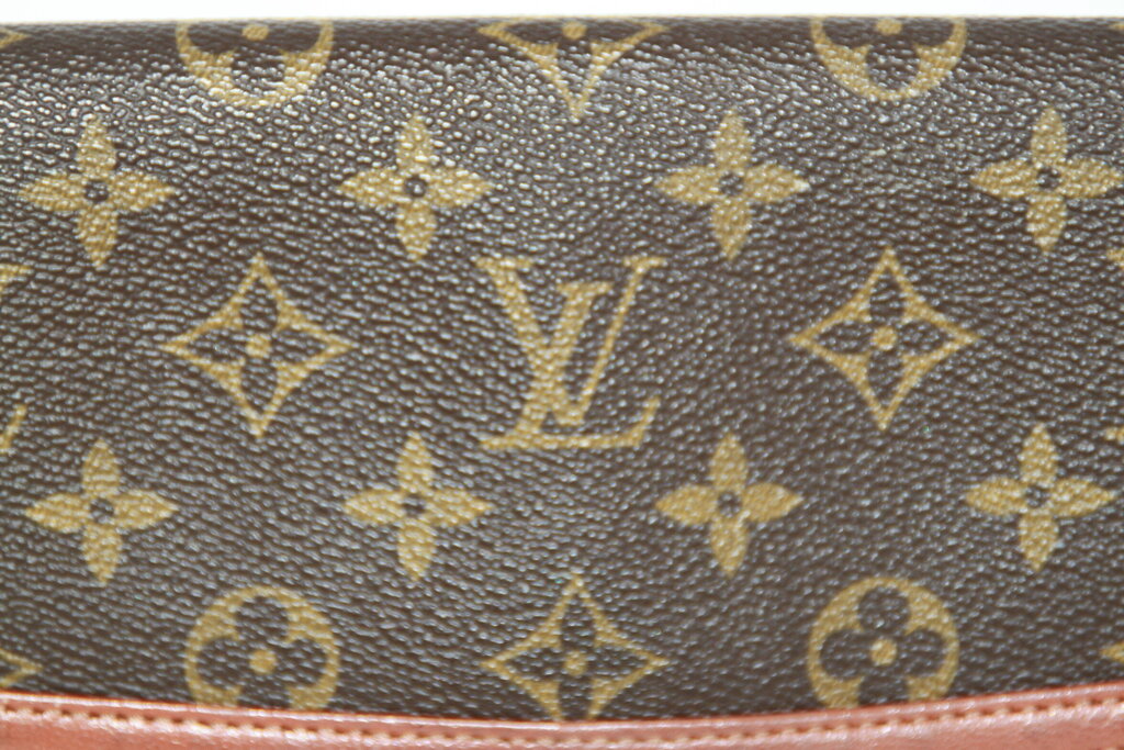 Louis Vuitton Monogram Pochette Dame Clutch