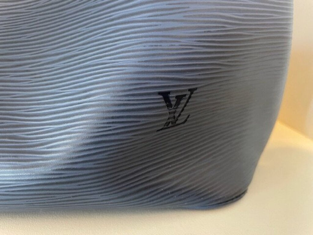 Louis Vuitton Epi Mandara GM Myrtille Epi Leather Tote