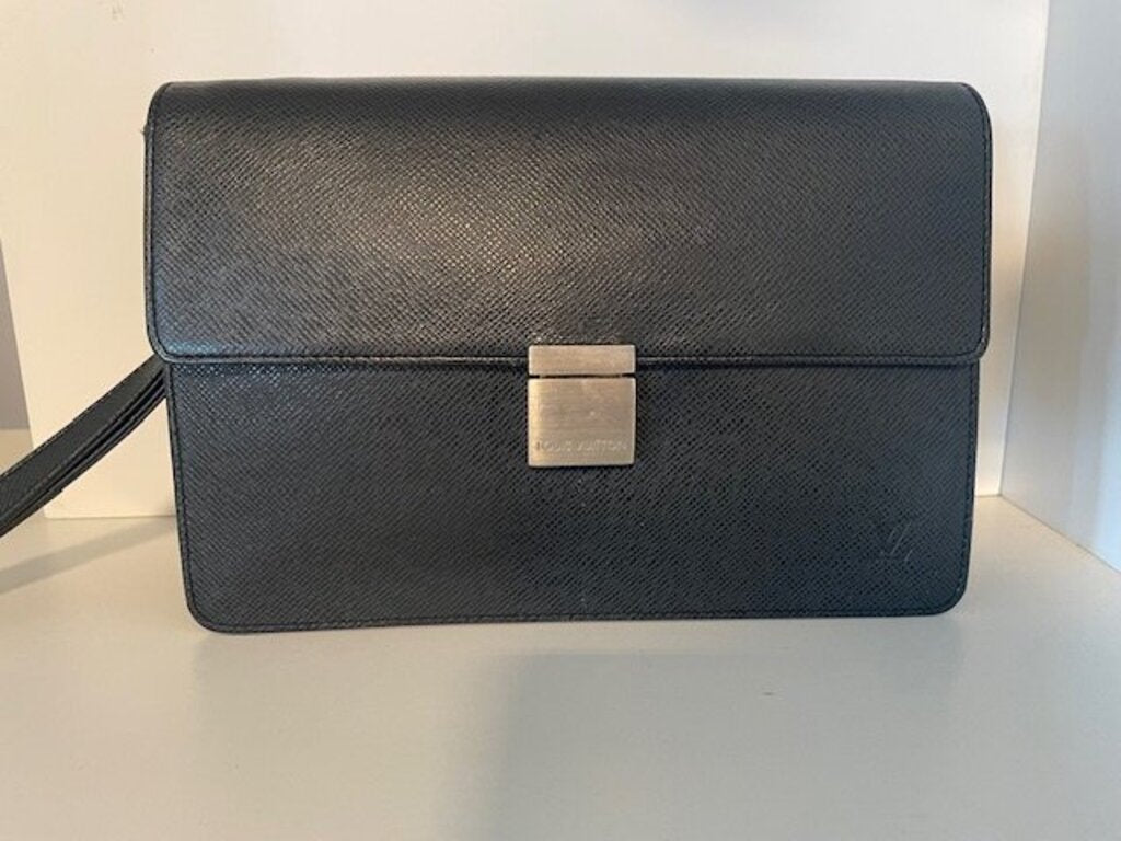 Louis Vuitton Selenga Clutch Hand Bag Black Taiga Leather