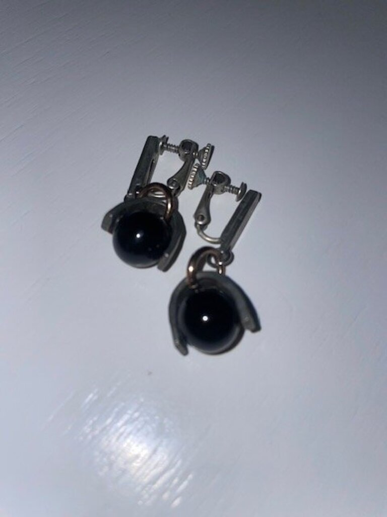 Vintage-style black cabochon clip-on earrings