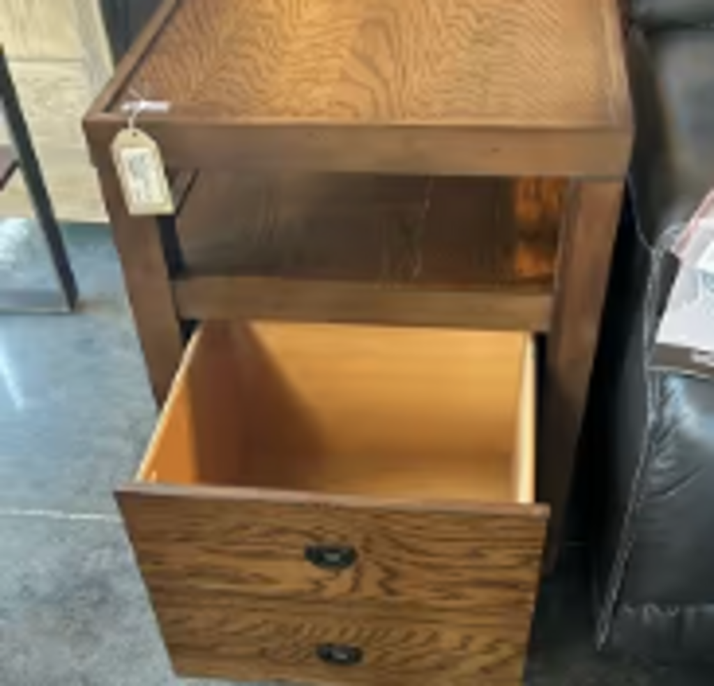 Hammary Juno Rectangular End Table - 25X22X26H