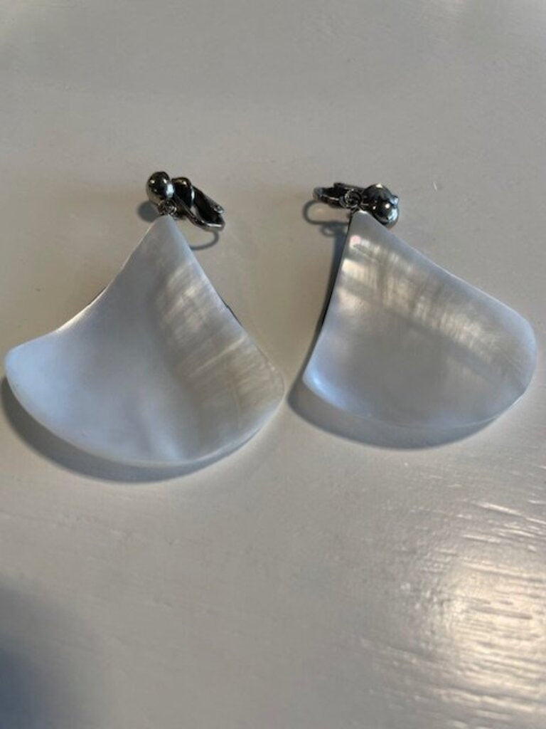 Vintage Mother-of-Pearl Scalloped Fan Clip-On Earrings