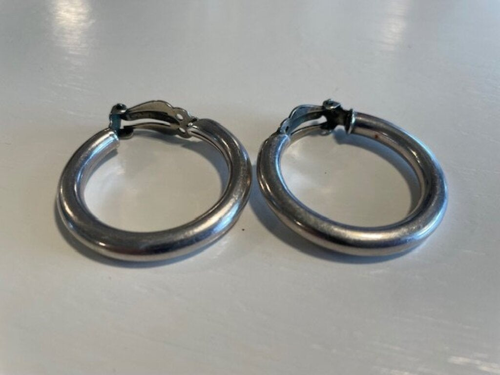 Vintage Chunky Silver-Tone Donut Clip-On Hoop Earrings