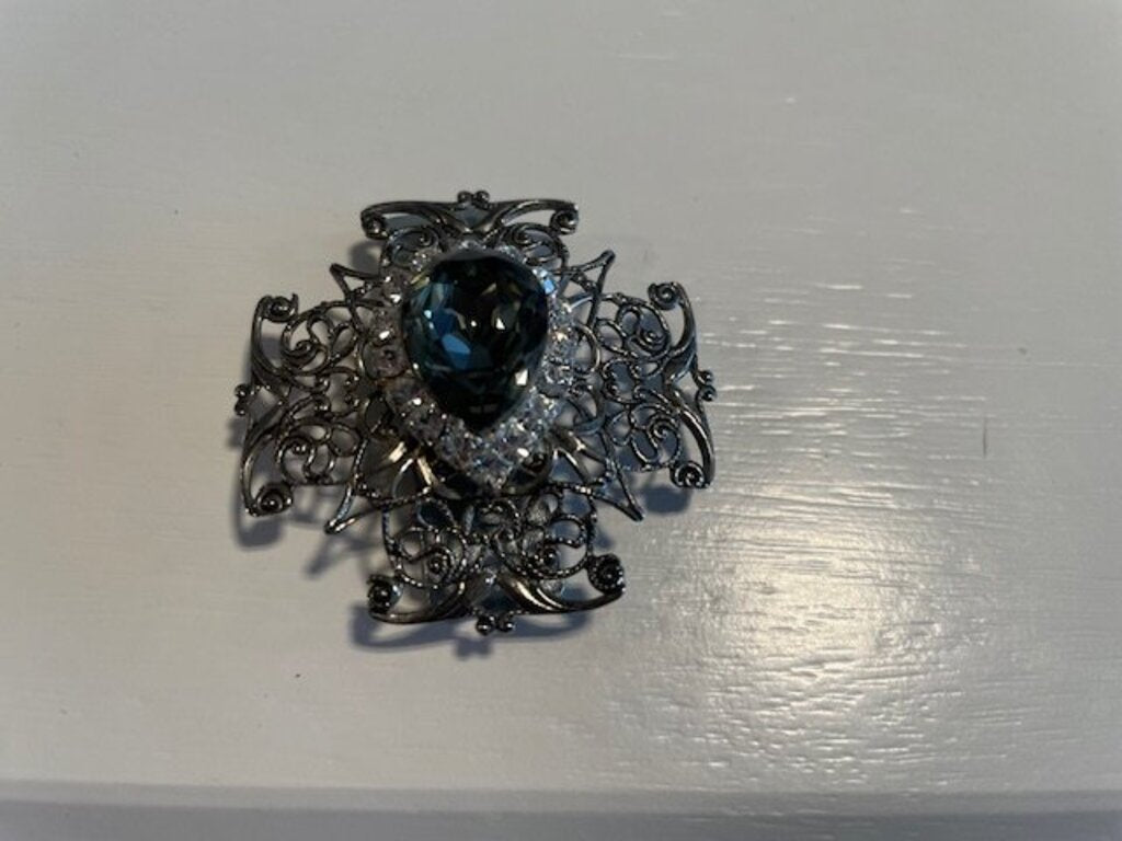 Vintage Gothic Silver-Tone Maltese Cross Scarf Clip