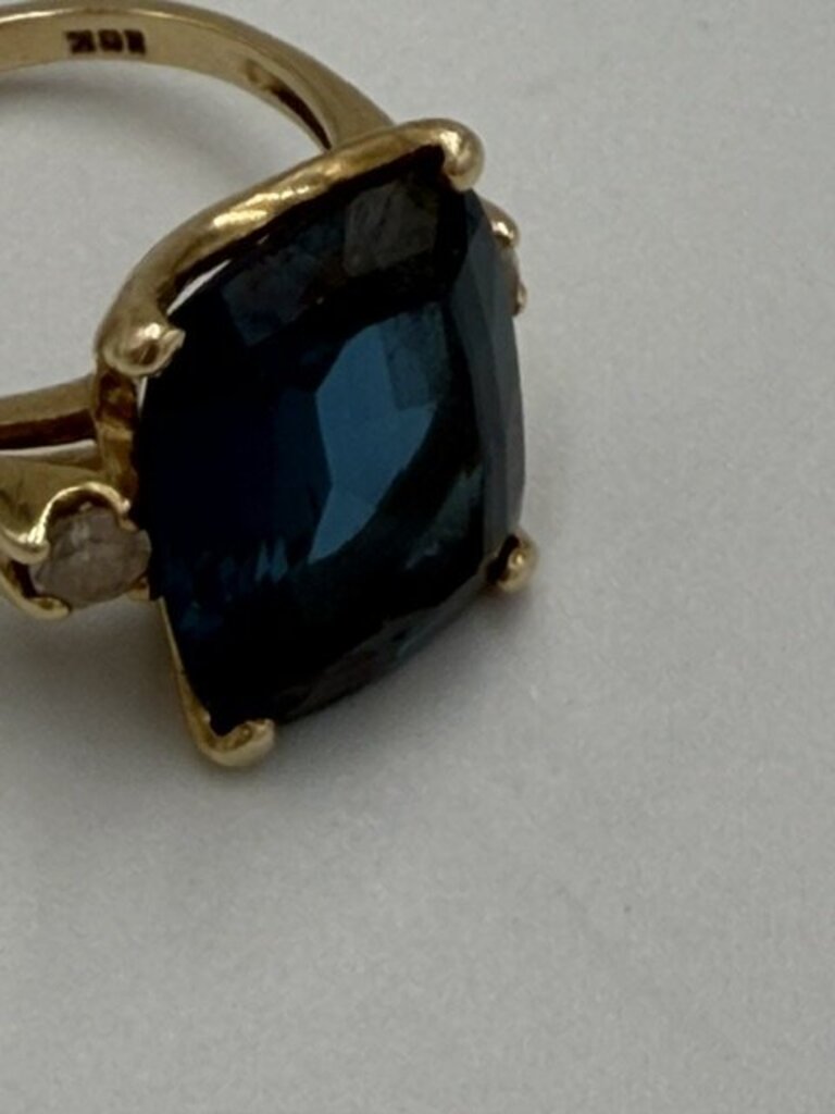 10k Gold London Blue Topaz Cocktail Ring Size 6
