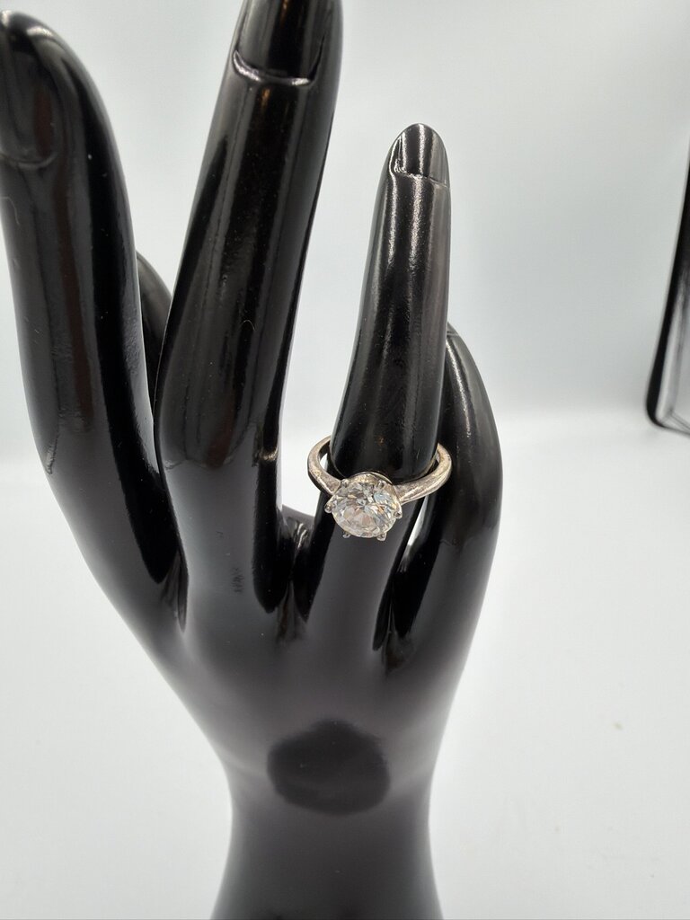 6-Prong Classic Cubic Zirconia Solitaire Ring - Size 6