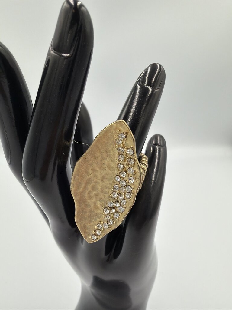 Gold-tone textured leaf cocktail stretch ring