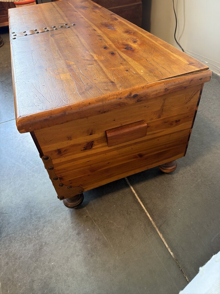 Vintage Lane Cedar Chest- 47.5X18.5X17H