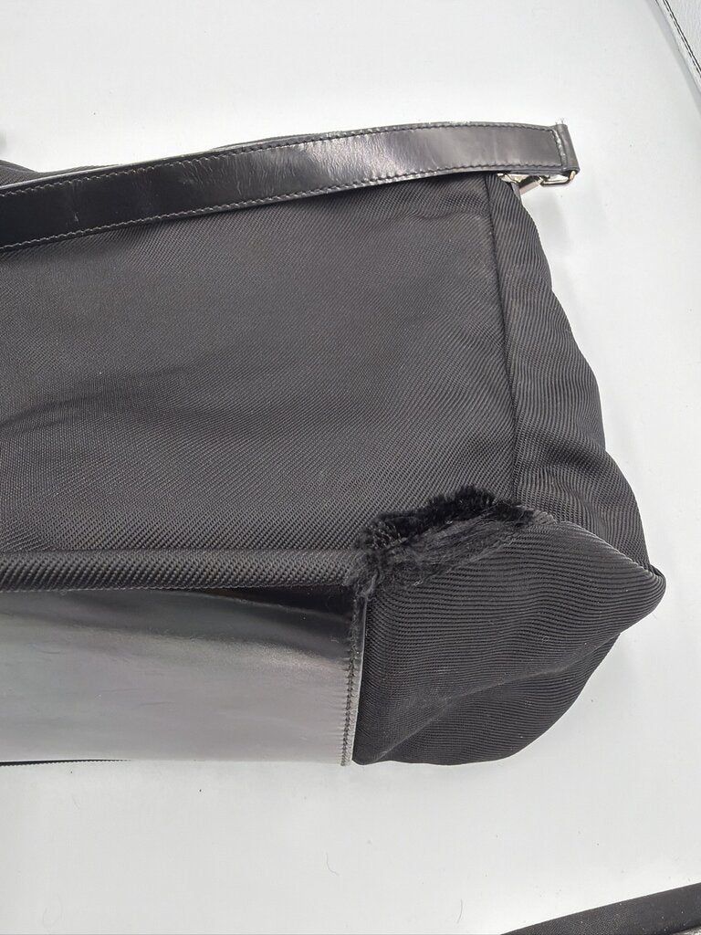 Authentic Vintage Gucci Tom Ford Era Tech Nylon Messenger Crossbody Bag - AS IS