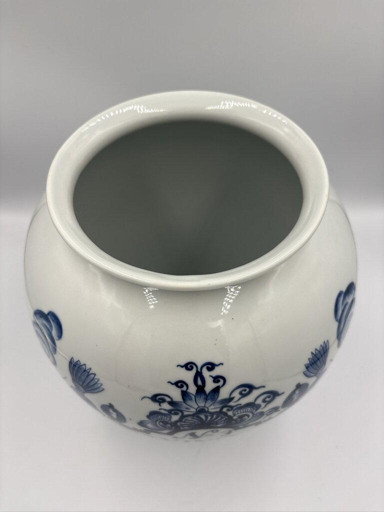 Authentic Models St. Vincent Dutch Tobacco Jar - 8X8X14H