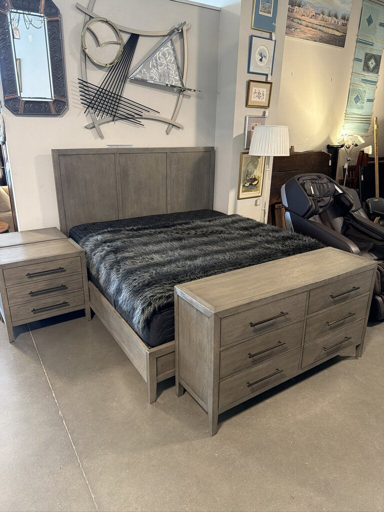 City Home Alden Grey Wood King Bed W/ 2 Nightstands - AS IS