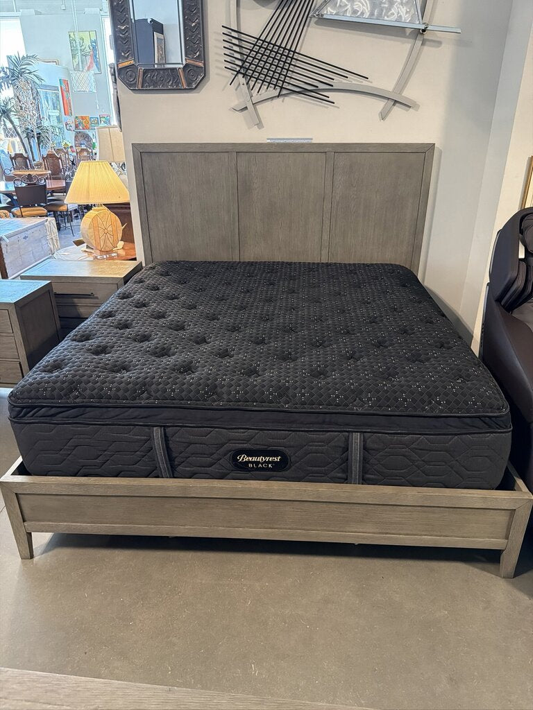 City Home Alden Grey Wood King Bed W/ 2 Nightstands - AS IS