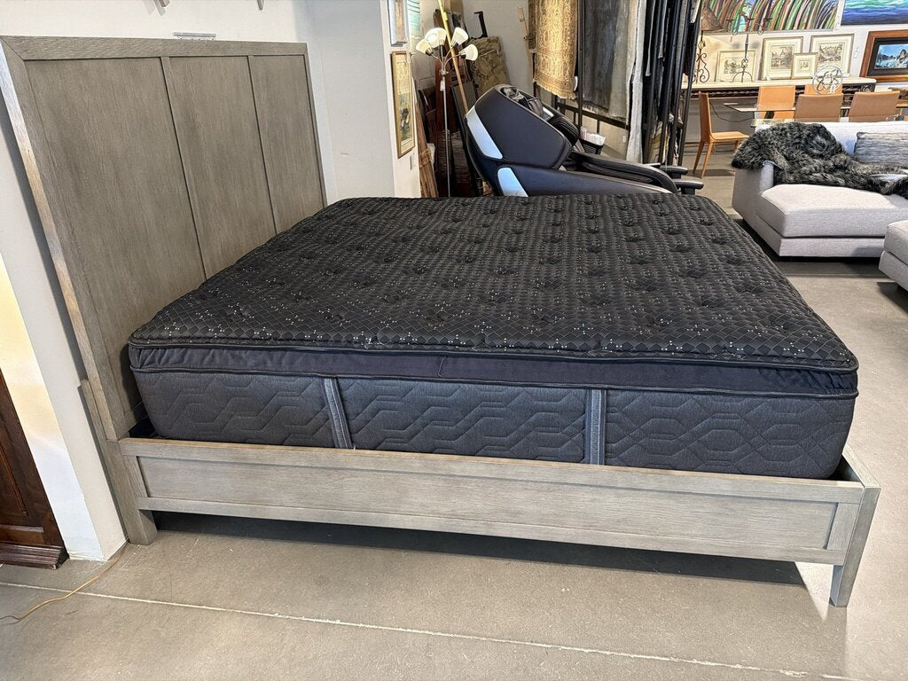 City Home Alden Grey Wood King Bed W/ 2 Nightstands - AS IS