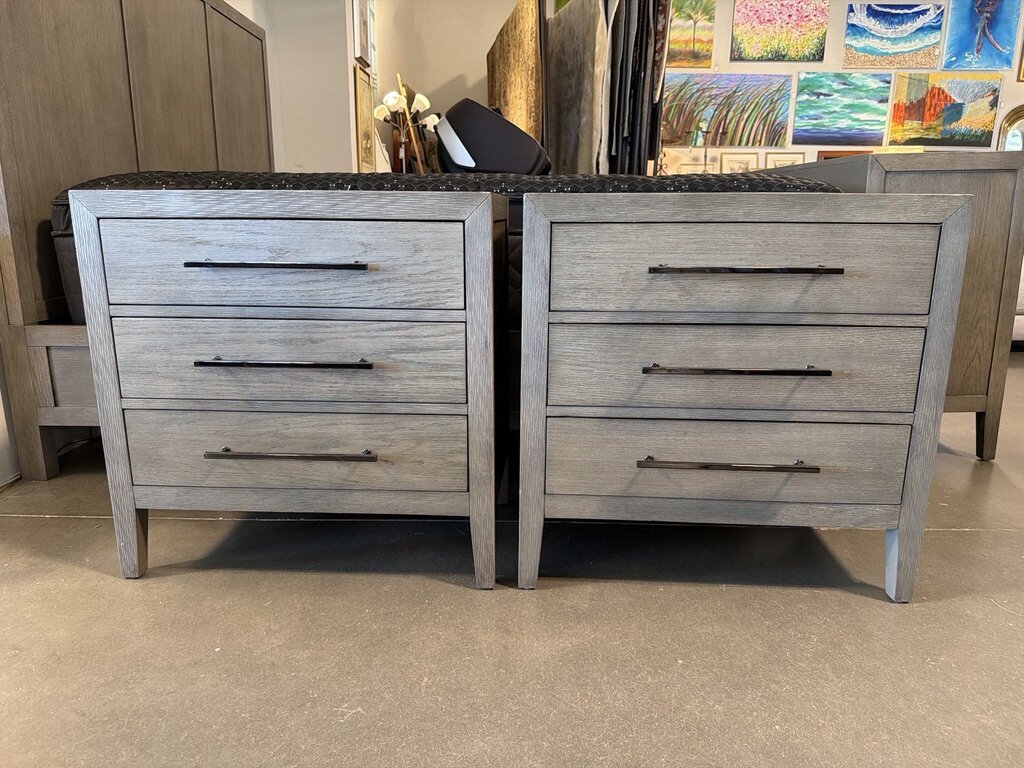 City Home Alden Grey Wood King Bed W/ 2 Nightstands - AS IS