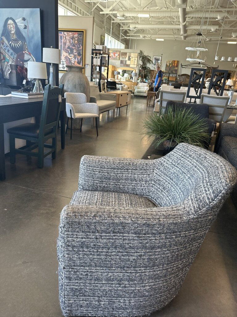 Kravet Gentry Swivel Chair- 39X34X30H