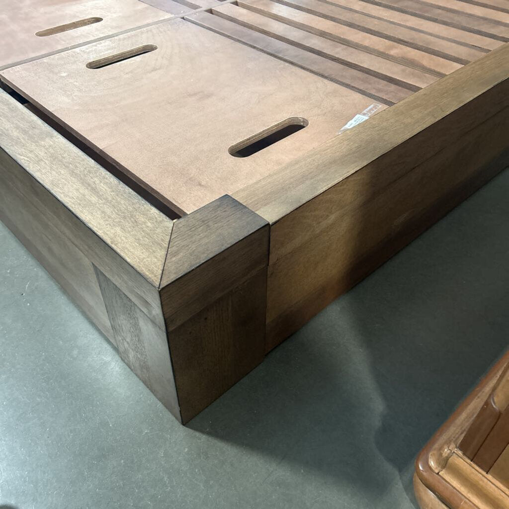 A.R.T. Furniture Queen Williamsburg Platform Storage Bed-69.5X90D