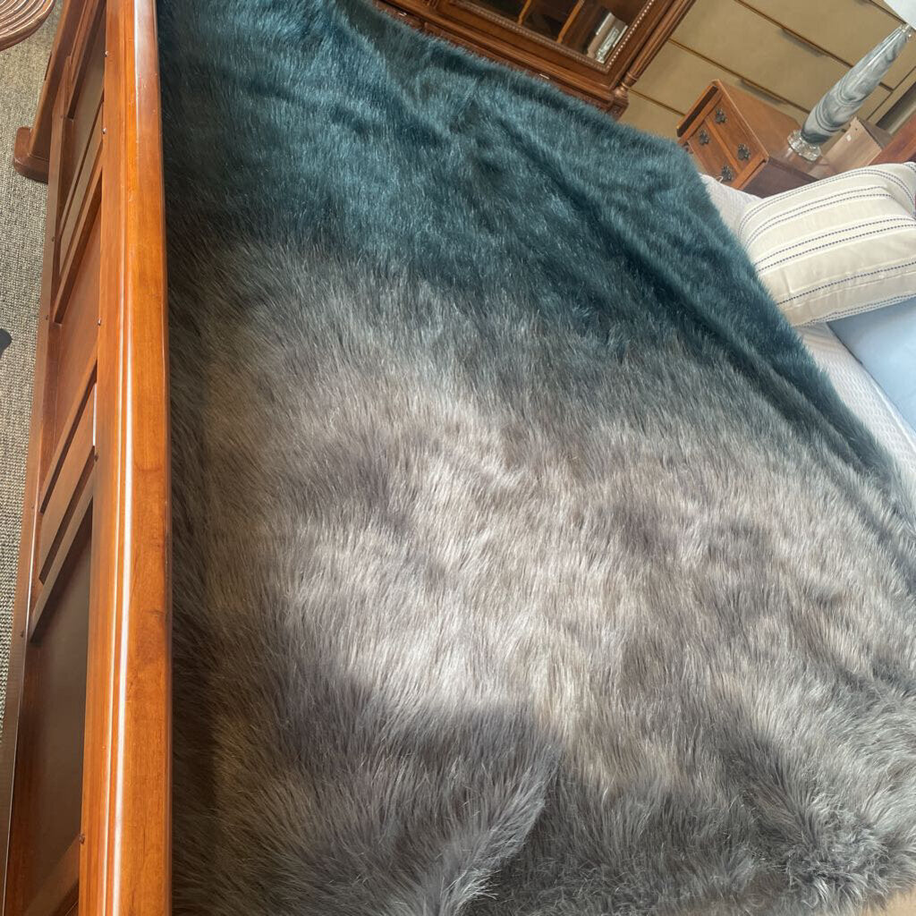 Z Gallerie Blue/ Grey Fur Throw - 67X1X67