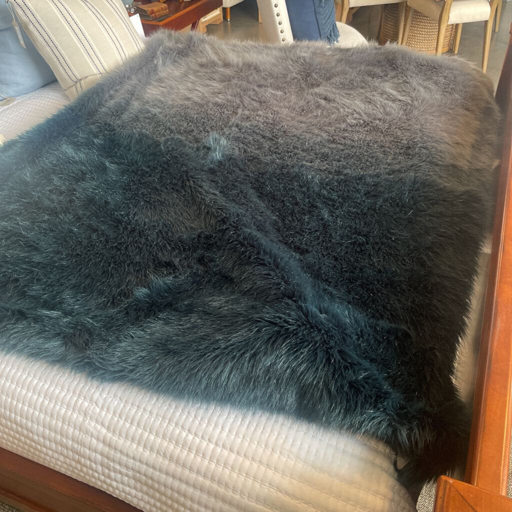 Z Gallerie Blue/ Grey Fur Throw - 67X1X67
