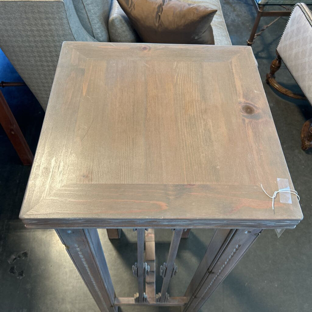 SW Greywash Wood Pedestal Table- 18X18X42H