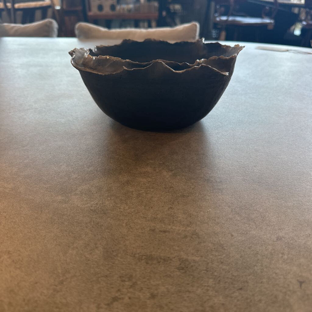Handmade Grey Wavy Pottery Bowl - 9X4H