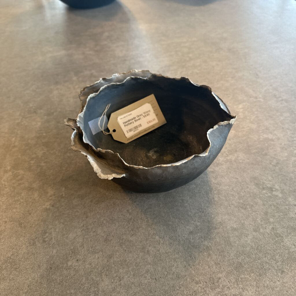 Handmade Grey Wavy Pottery Bowl - 9X4H
