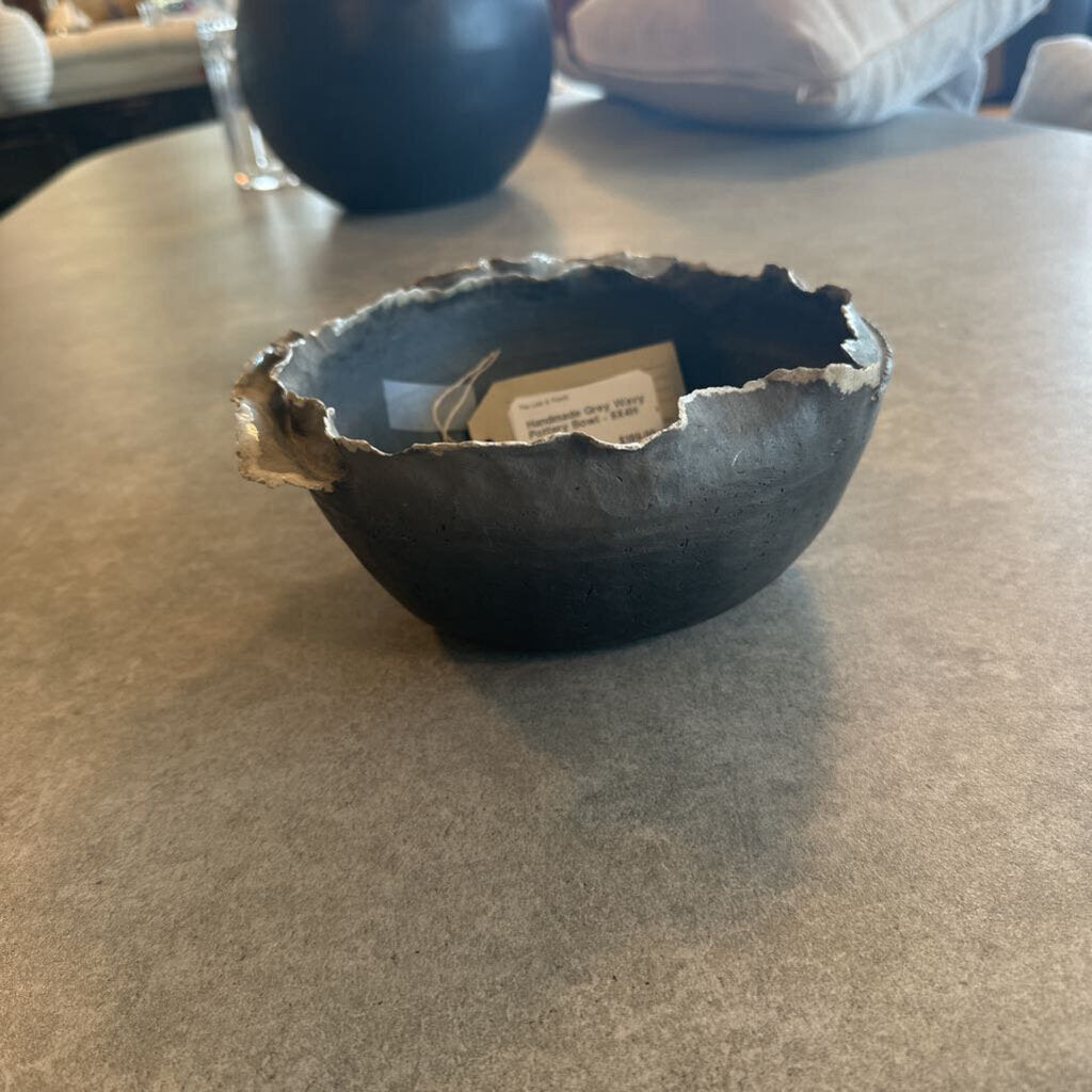 Handmade Grey Wavy Pottery Bowl - 9X4H