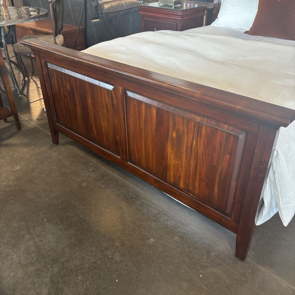 Legacy Traditions By Millenia Queen Panel Bed- 67X79X56H