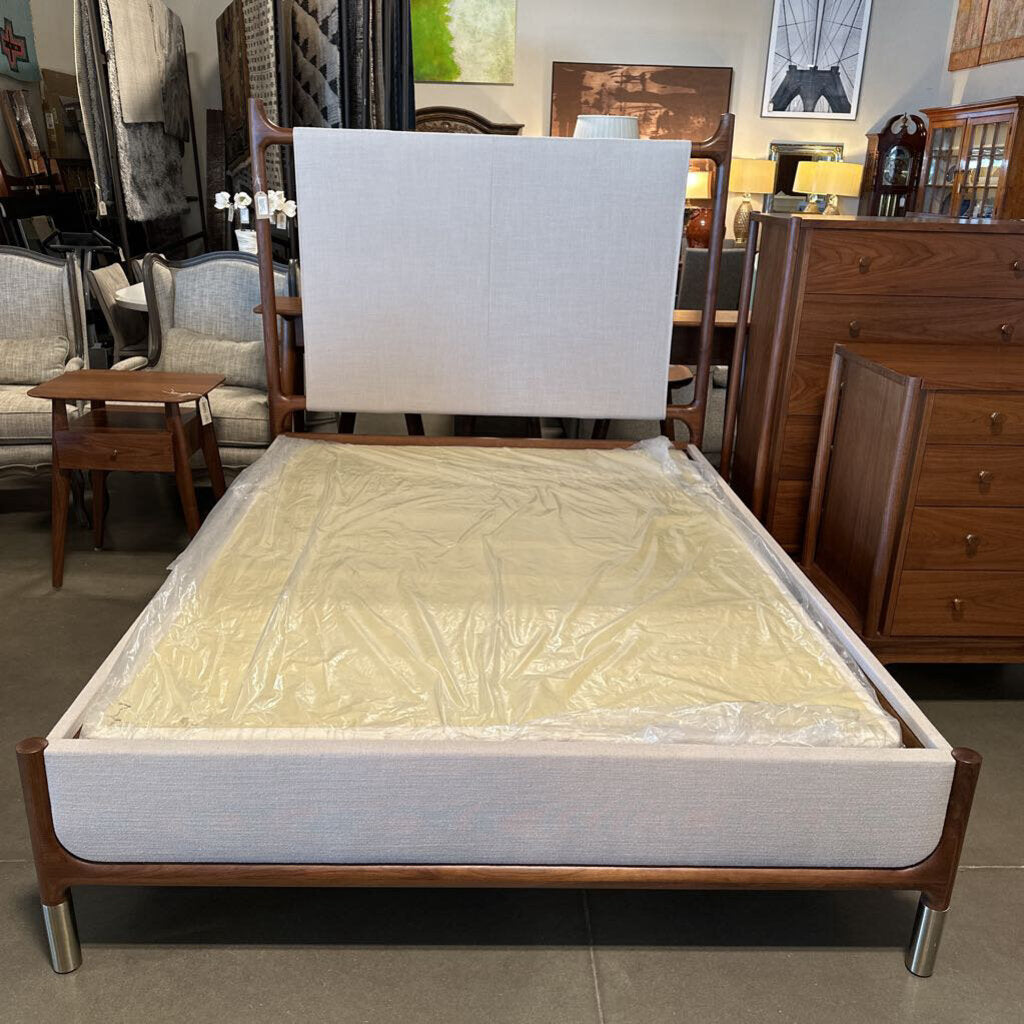 Stickley Bedroom Walnut Grove Upholstered Queen Bed- 65X85X64H
