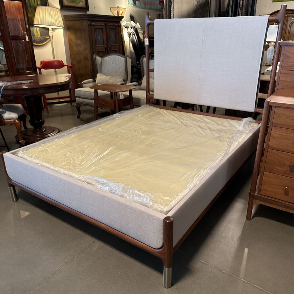 Stickley Bedroom Walnut Grove Upholstered Queen Bed- 65X85X64H