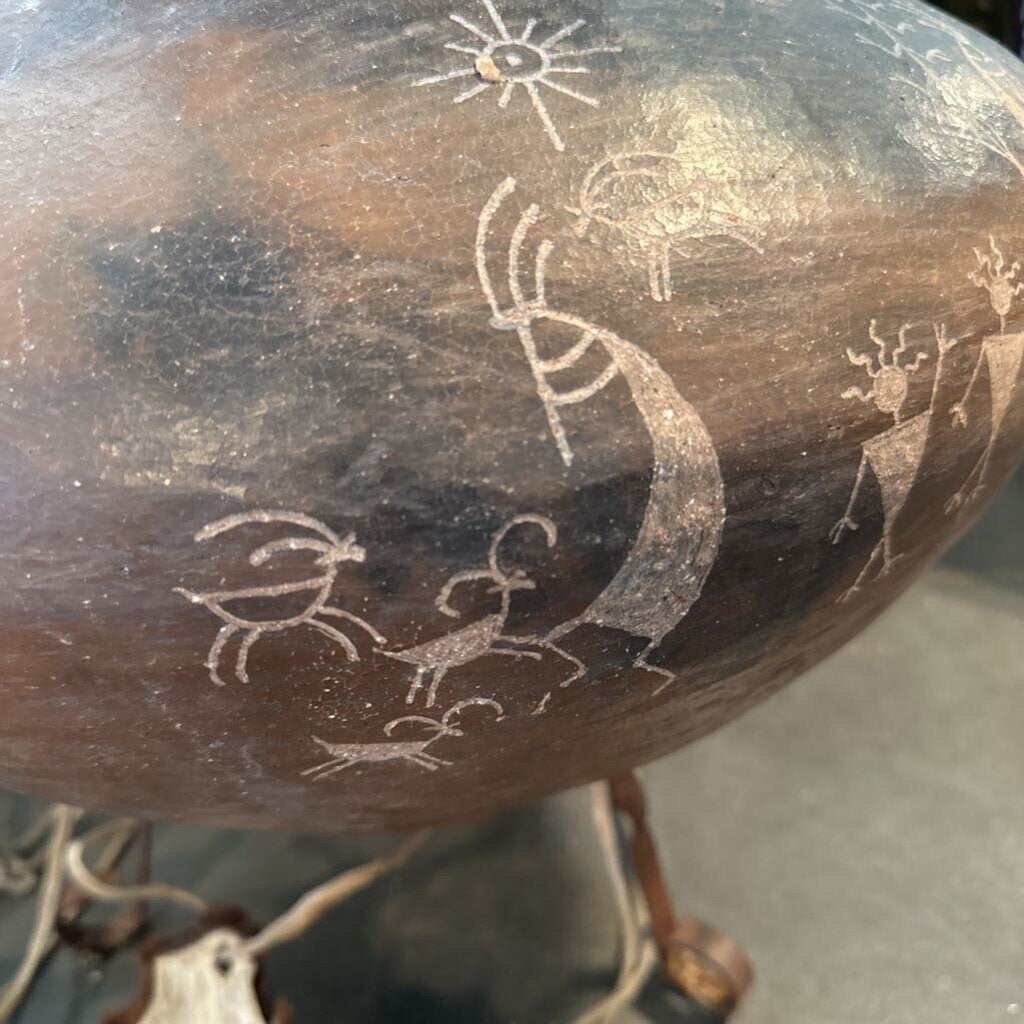 Hilary Edwards Signed Etched Kokopelli Pot On Stand- 16X18H