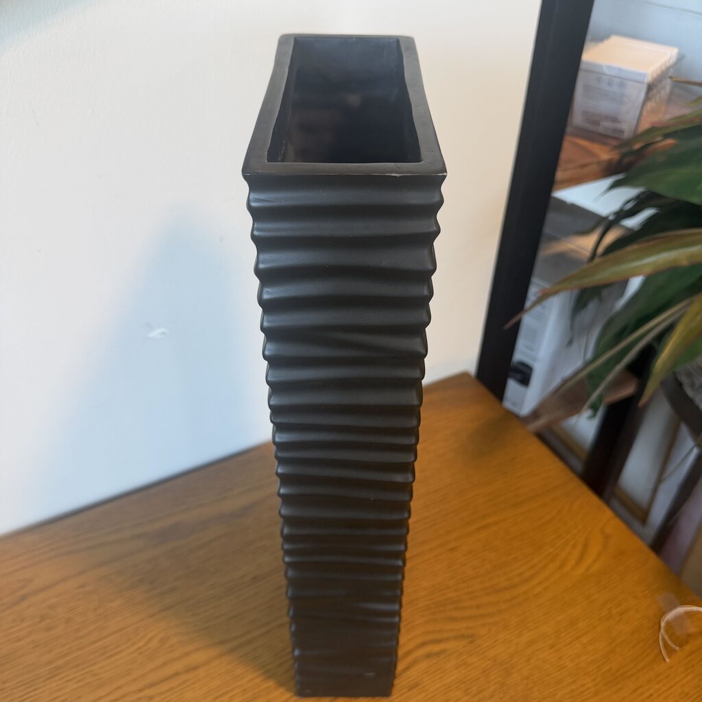 Large Black Wavy Keyhole Vase - 8X3.5X19H