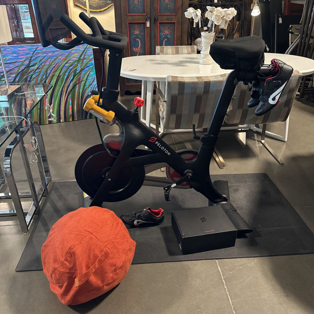 Peleton Bike W/ Mat & Weights - RB1VQ - 23X51X58H