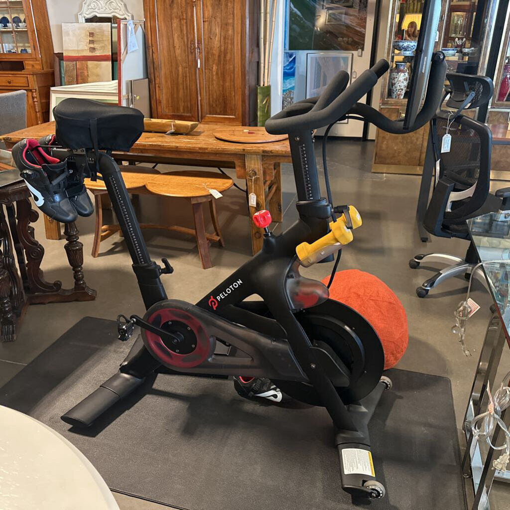 Peleton Bike W/ Mat & Weights - RB1VQ - 23X51X58H