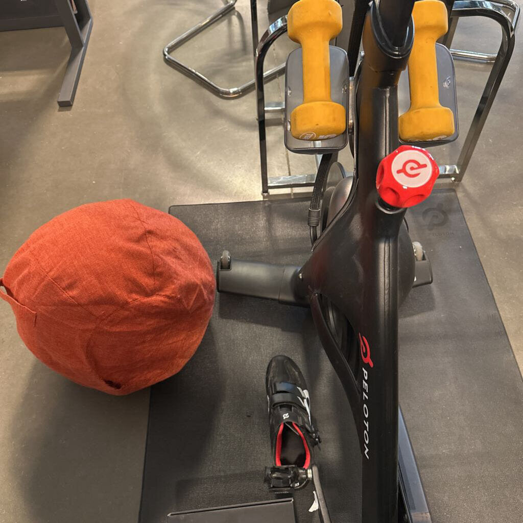 Peleton Bike W/ Mat & Weights - RB1VQ - 23X51X58H