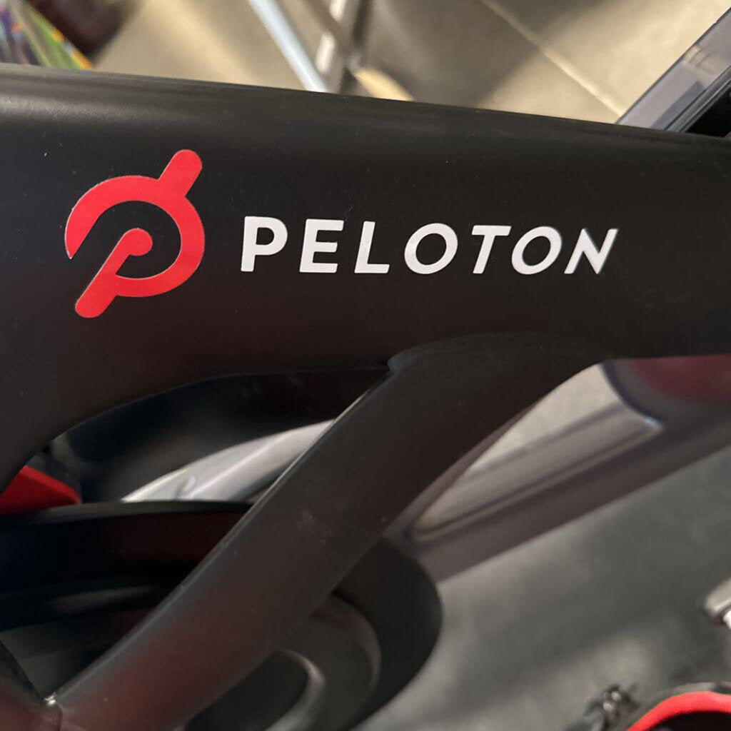 Peleton Bike W/ Mat & Weights - RB1VQ - 23X51X58H