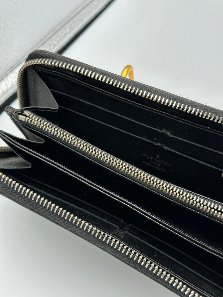 Louis Vuitton Epi Noir Zippy Wallet
