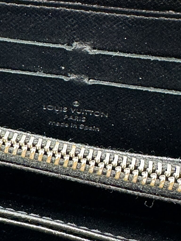 Louis Vuitton Epi Noir Zippy Wallet
