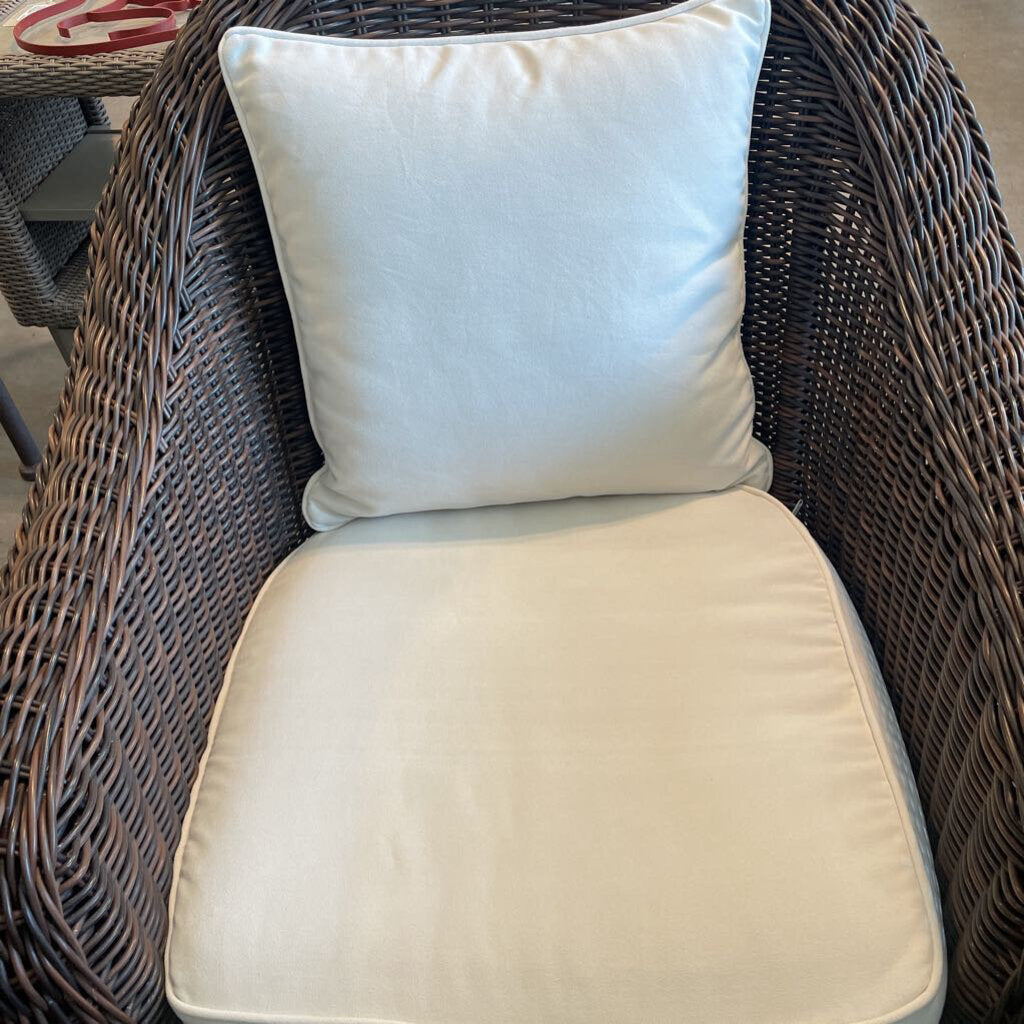 Pottery Barn Torrey Wicker Lounge Chairs - Pair - 34X32X36H