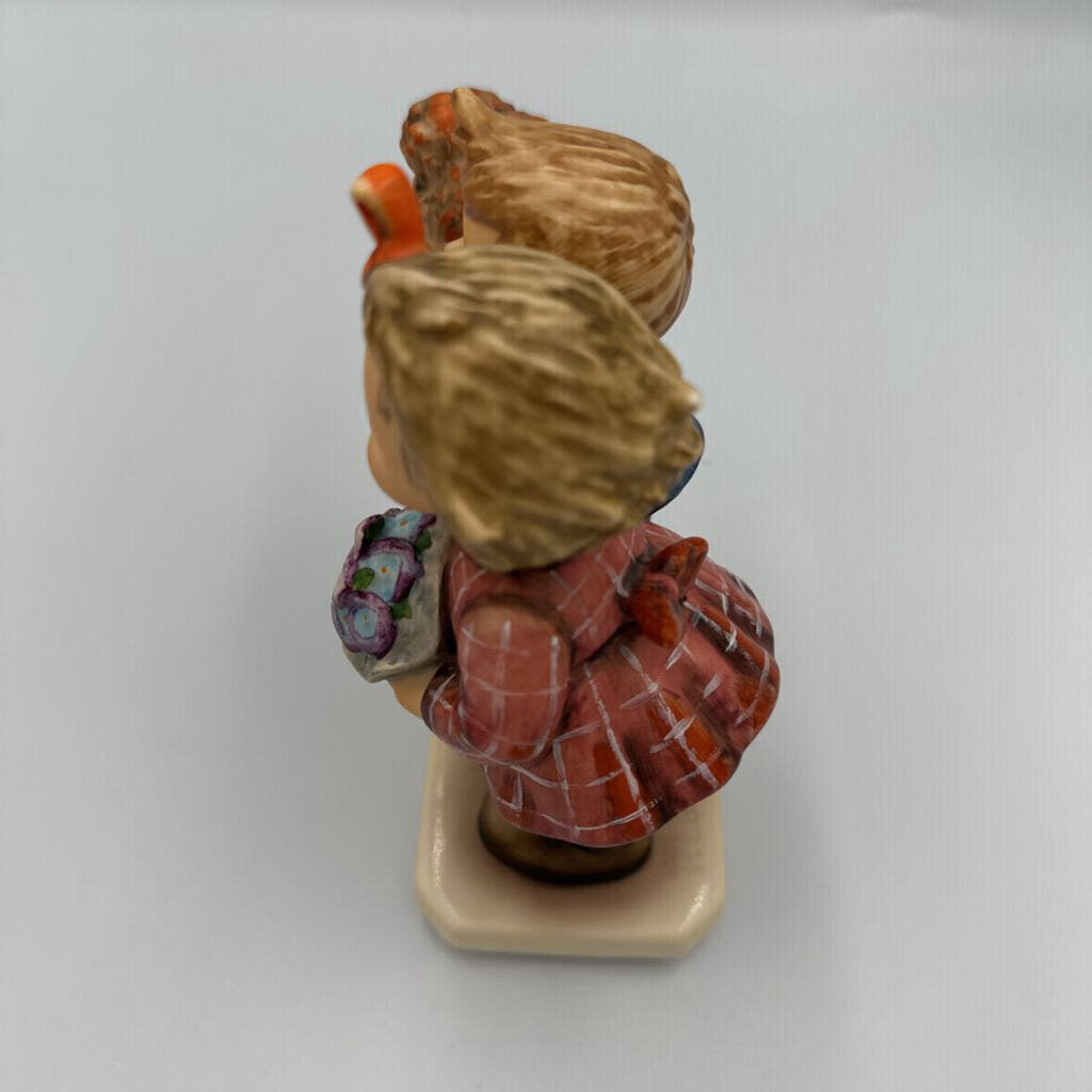Goebel Hummel The Love Lives On Figurine- 5X3X6H