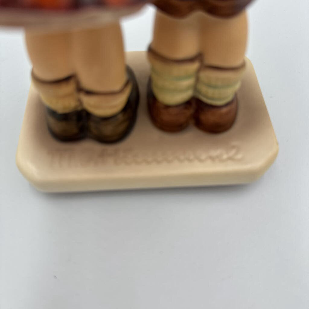 Goebel Hummel The Love Lives On Figurine- 5X3X6H