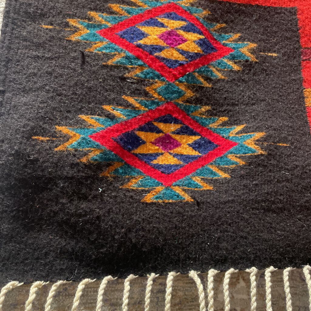 Isaqac Vasquez Red/Black/Green Tapestry - 77X49H