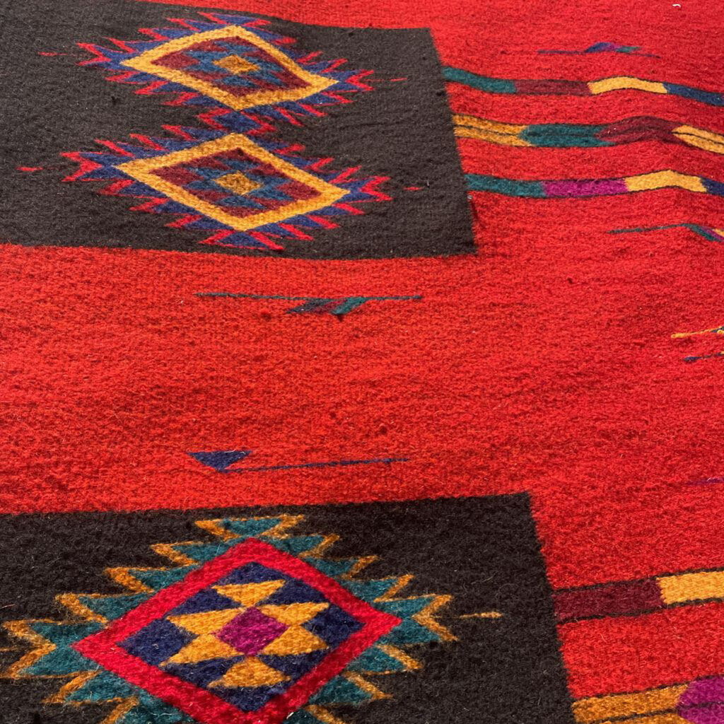Isaqac Vasquez Red/Black/Green Tapestry - 77X49H