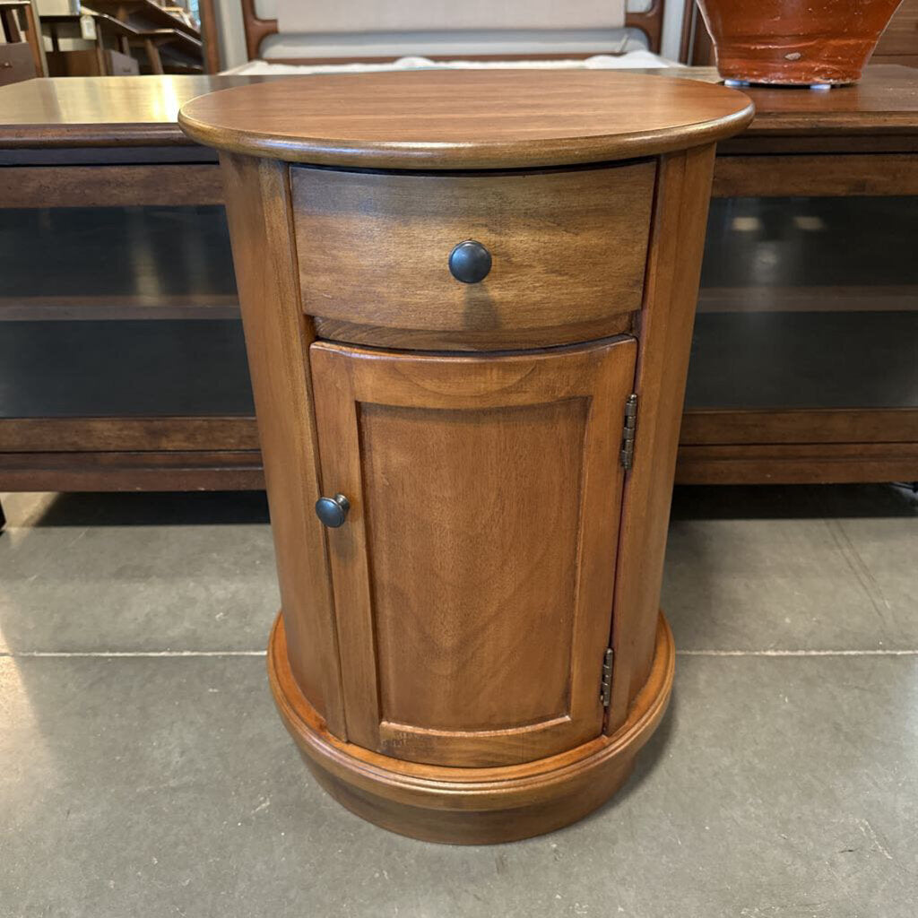 Nature & Home Trends Round Side Table- 17.5X26H