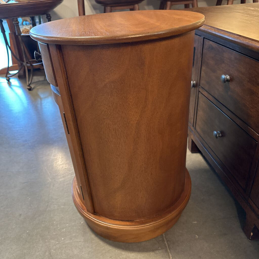 Nature & Home Trends Round Side Table- 17.5X26H