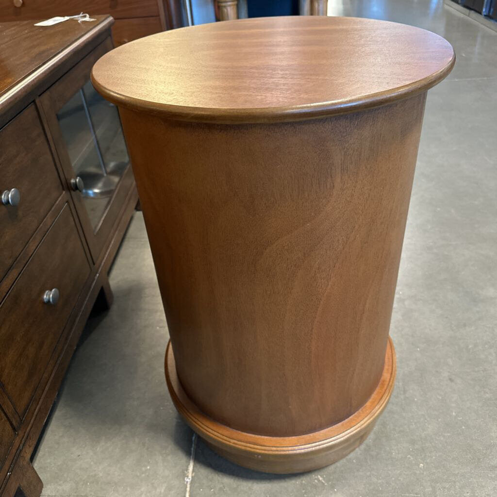 Nature & Home Trends Round Side Table- 17.5X26H