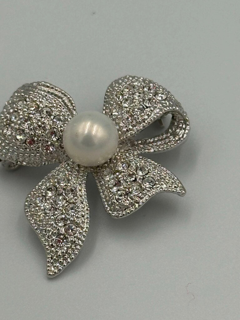 "Prissy" Bow Brooch Pin