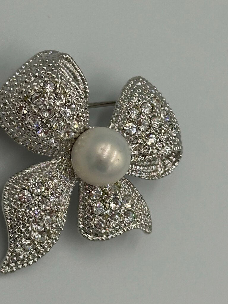 "Prissy" Bow Brooch Pin