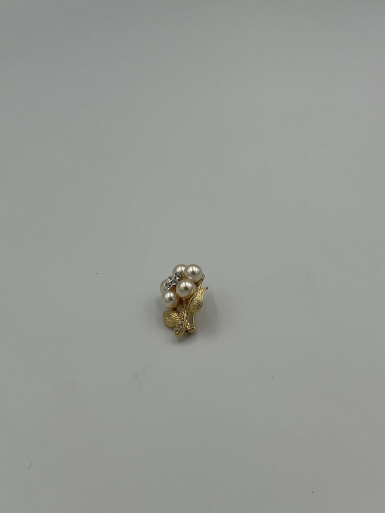 "Prissy" Leaf & Pearl Cluster Brooch Pin
