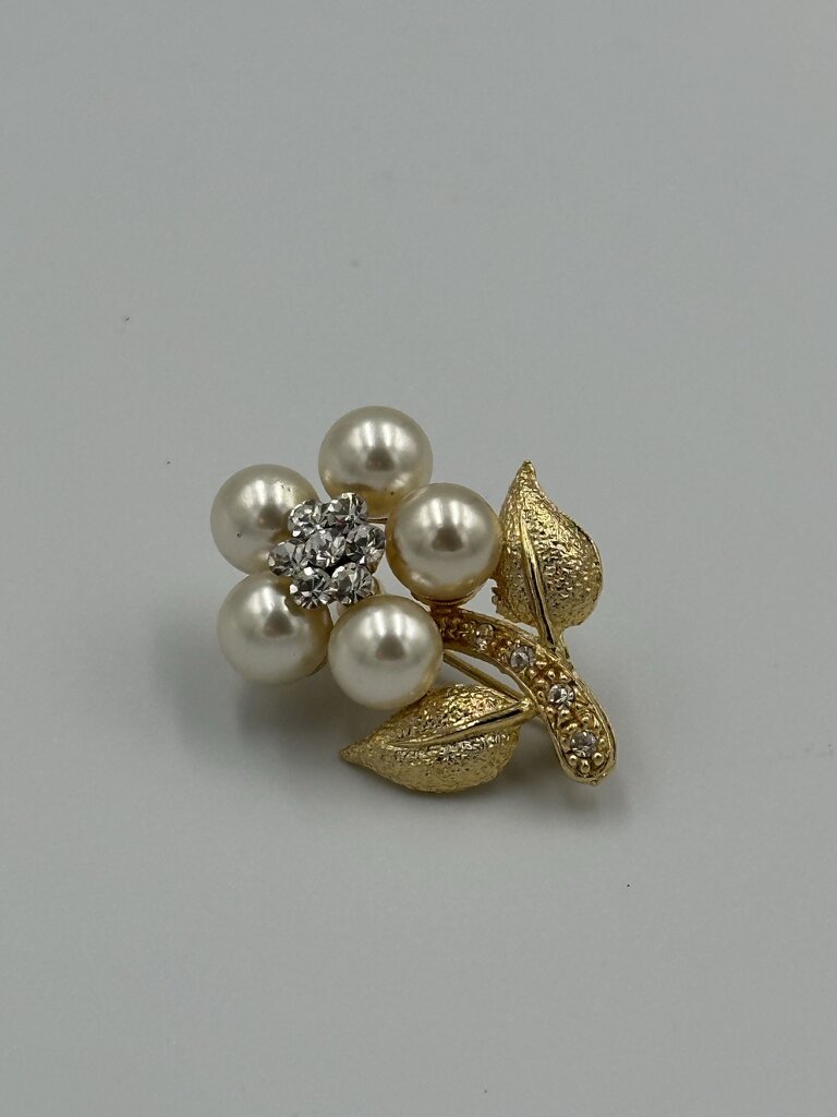 "Prissy" Leaf & Pearl Cluster Brooch Pin